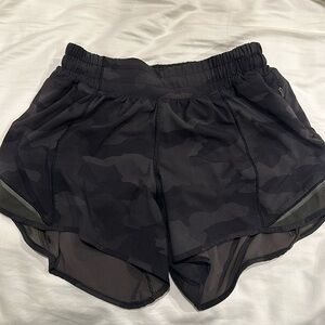 Lulu hottie hot short, size 4. 4in green Camo